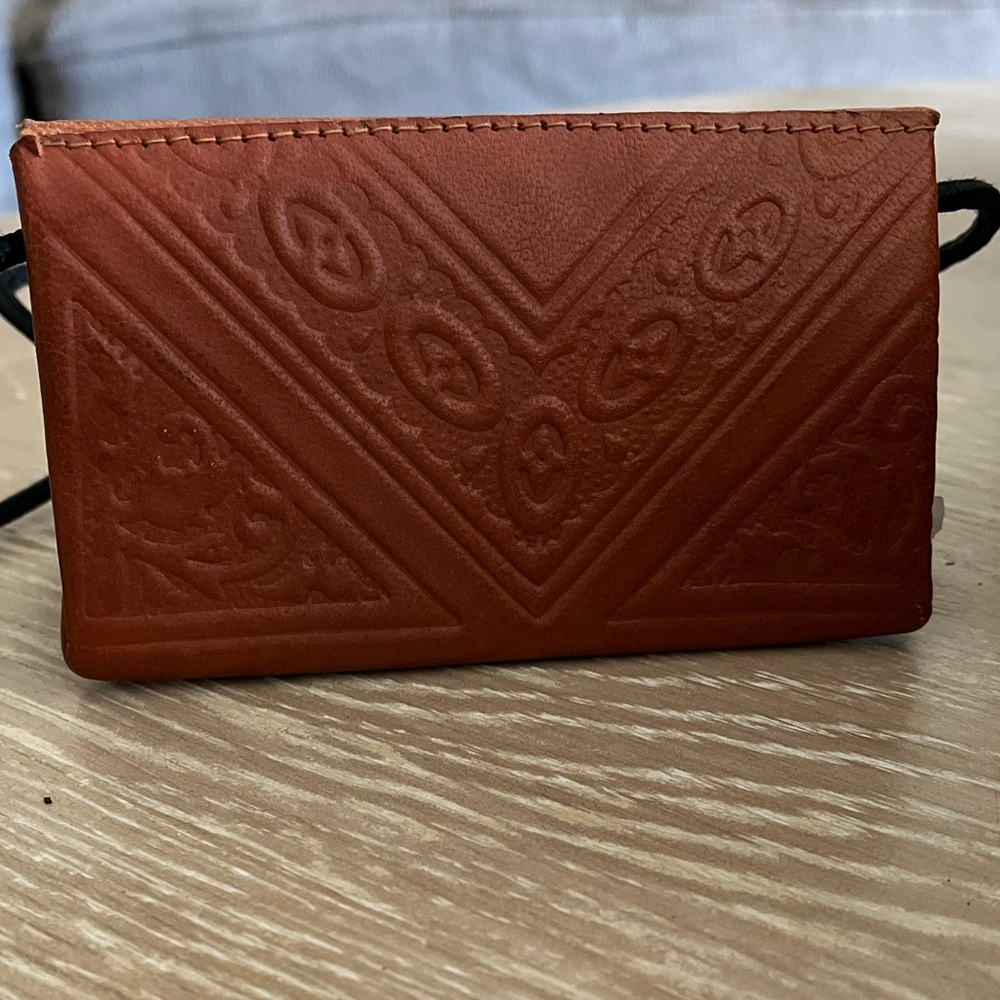1970’s TRUE VINTAGE MOROCCAN HAND-TOOLED LEATHER MINI CROSSBODY PURSE - Picture 6 of 9